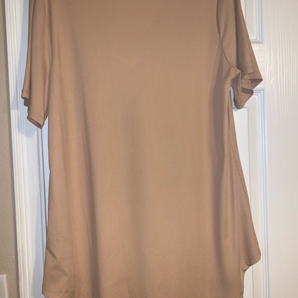 Lularoe Iris - Picture 3 of 4